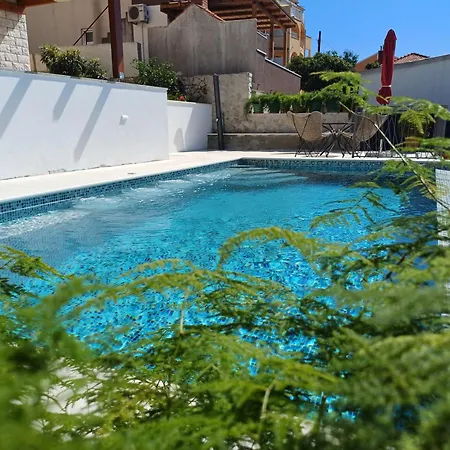 Apartamento Sea View With Heated Infinity Swimming Pool